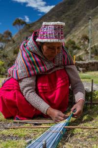 Bolivia, Apolobamba National Integrated Management Natural Area | Indigenous woman and handmade textile | Omar Torrico | Sabores Silvestres I Day 3-Rob Wallace-WCS-1441.jpg