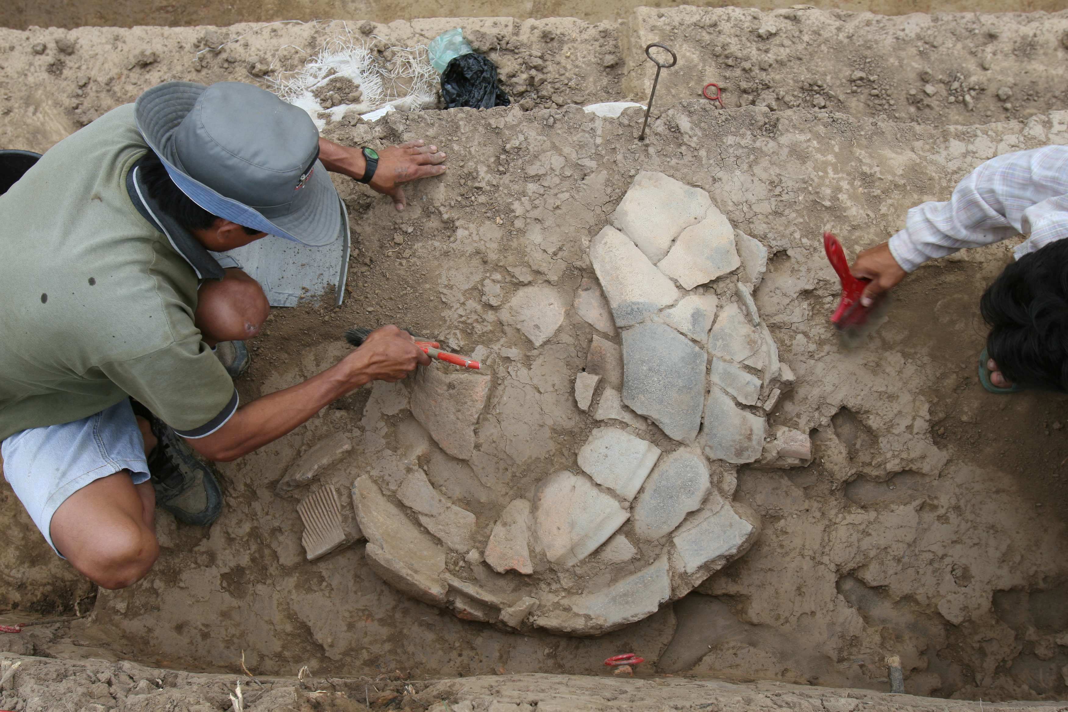 Arqueólogos trabajando - Carla Jaimes Betancourt