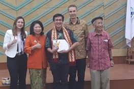 Dr Willy Marthy of WCS Indonesia Program Graduates from Prestigious Leadership Program