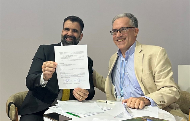 Secretary of Environment Eduardo Taveira for Amazonas State and Daniel Zarin, WCS Executive Director for Forests and Climate Change, signing MOU at Climate Conference in Sharm el Sheikh Credit: Todd Stevens
